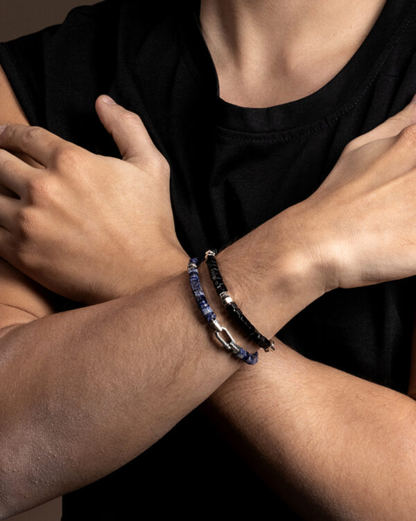 Bracciale hexagon onice indossato da uomo